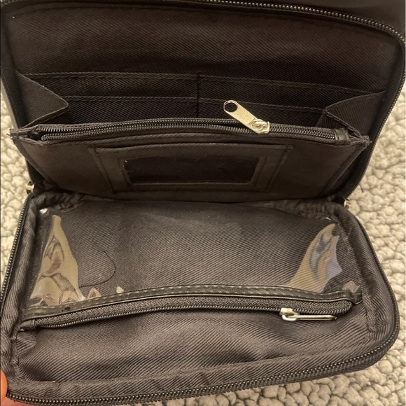 Small Hand bag lots of pockets - Picture 3 of 8